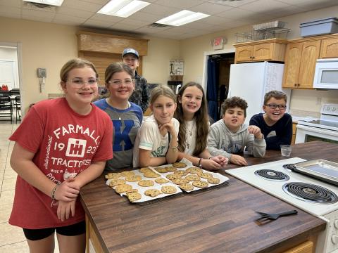 children with cookies